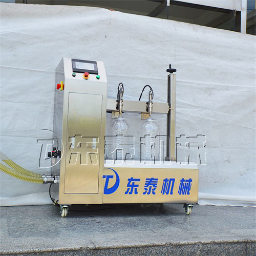 如何清洗小型食用油灌裝機(jī)？東泰告訴你